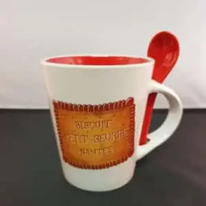 Mug rouge et sa cuillère intégrée