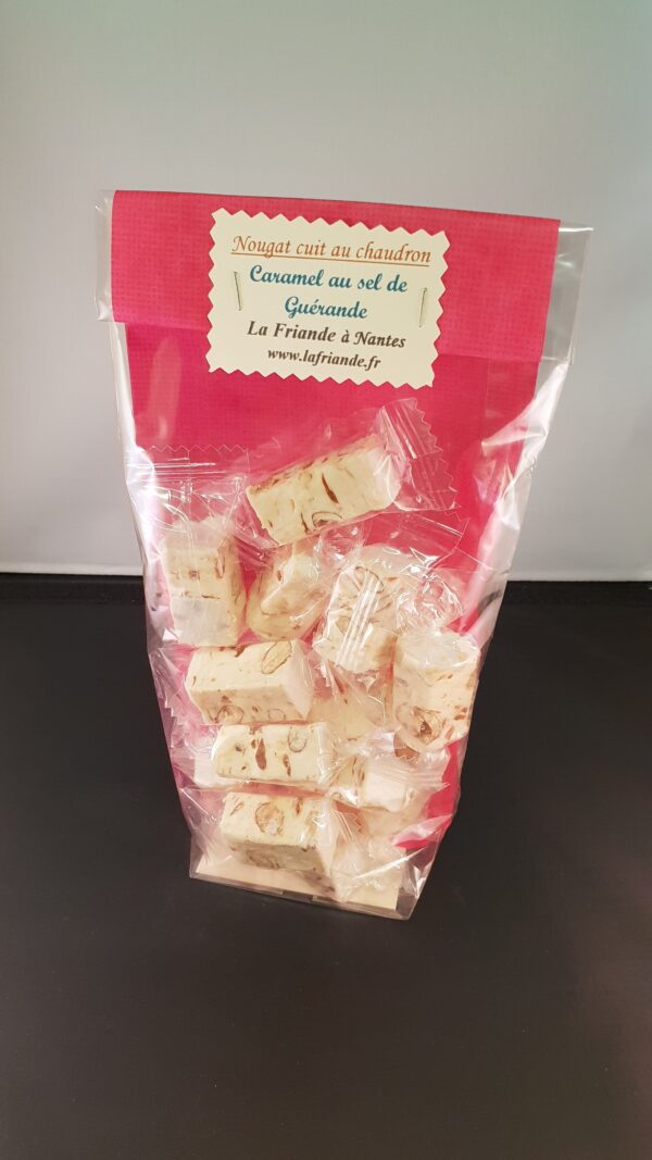 NOUGAT AUX ECLATS DE CARAMEL AU BEURRE SALE