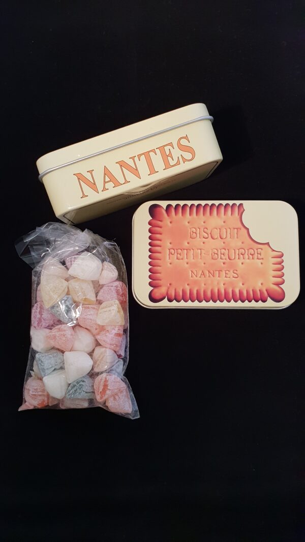 Boîte comptoir Petit Beurre garnie de Berlingots nantais